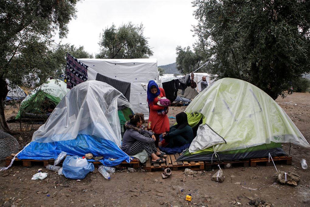 Kvindelige flygtninge i en teltlejr