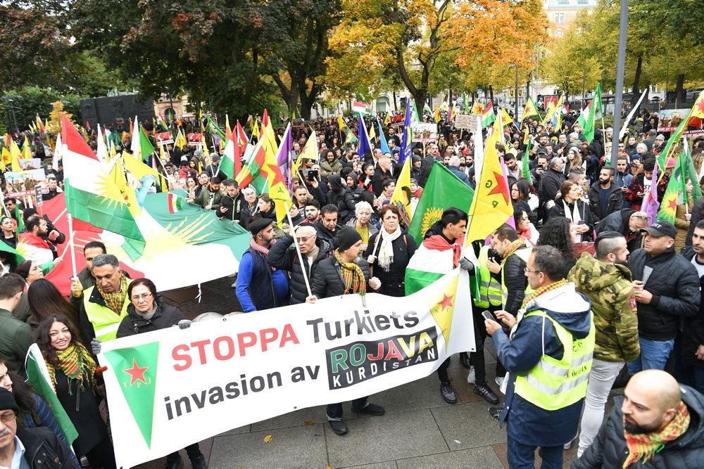 En masse folk til en demonstration