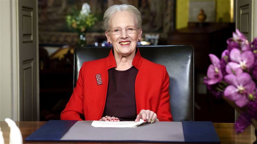 dronning margrethe bag skrivebordet.
