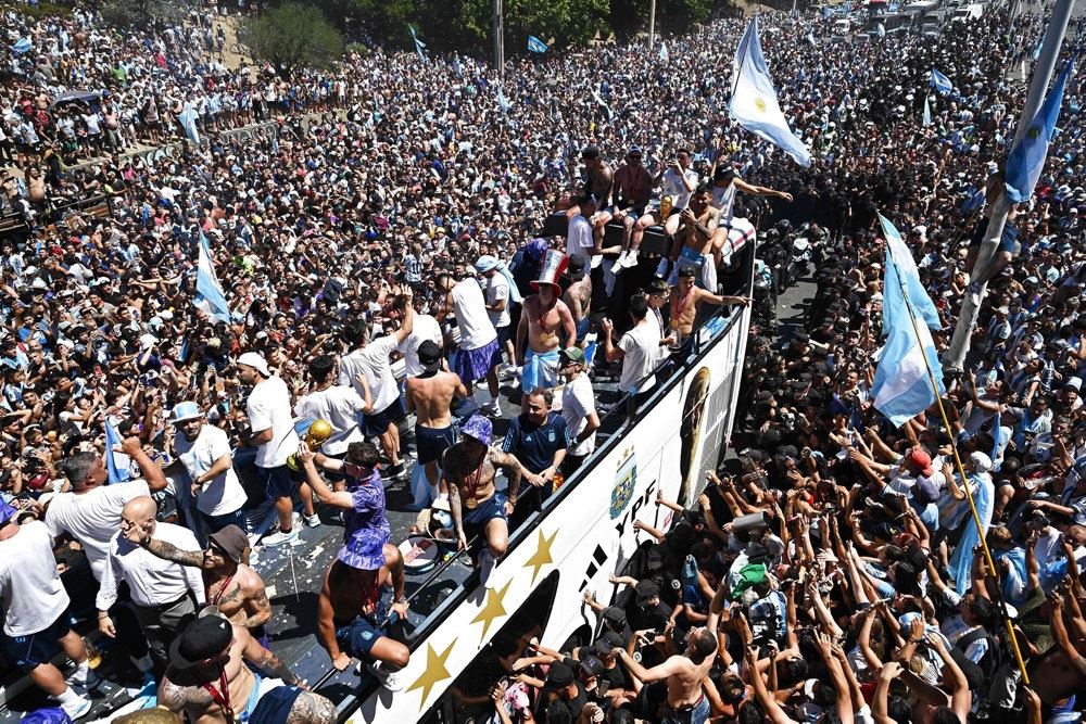 fans hylder fodboldspillere 
