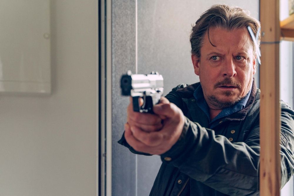 mand med pistol 