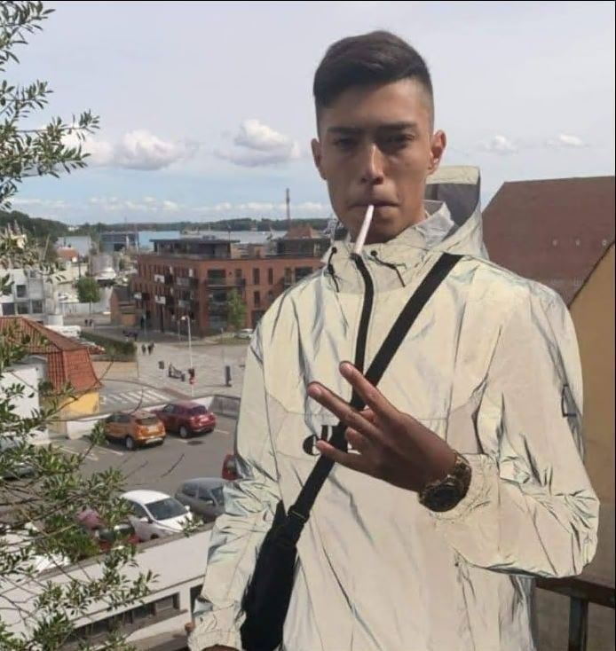 mand med cigaret i munden