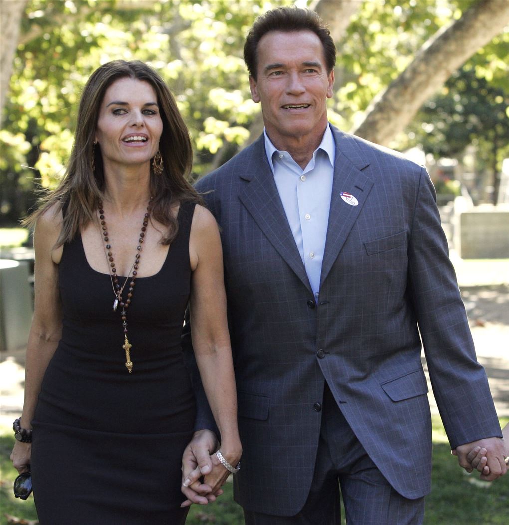 Arnold Schwarzenegger og Maria Shriver arm i arm