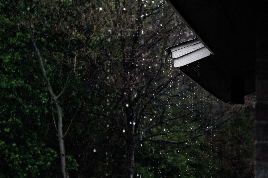 Regn fra en tagrende