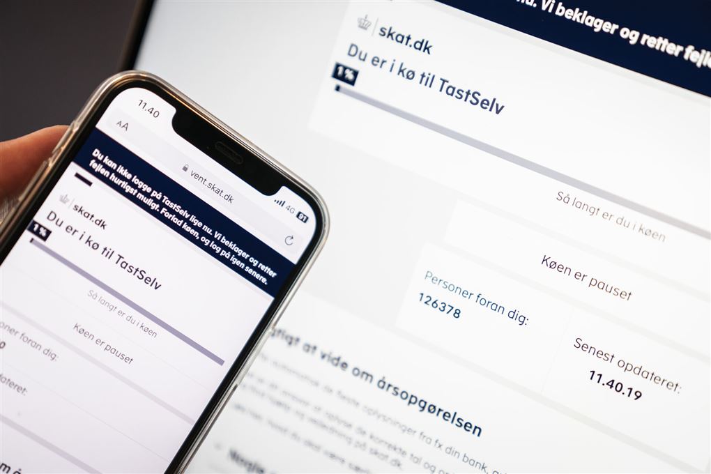 telefon og computerskærm