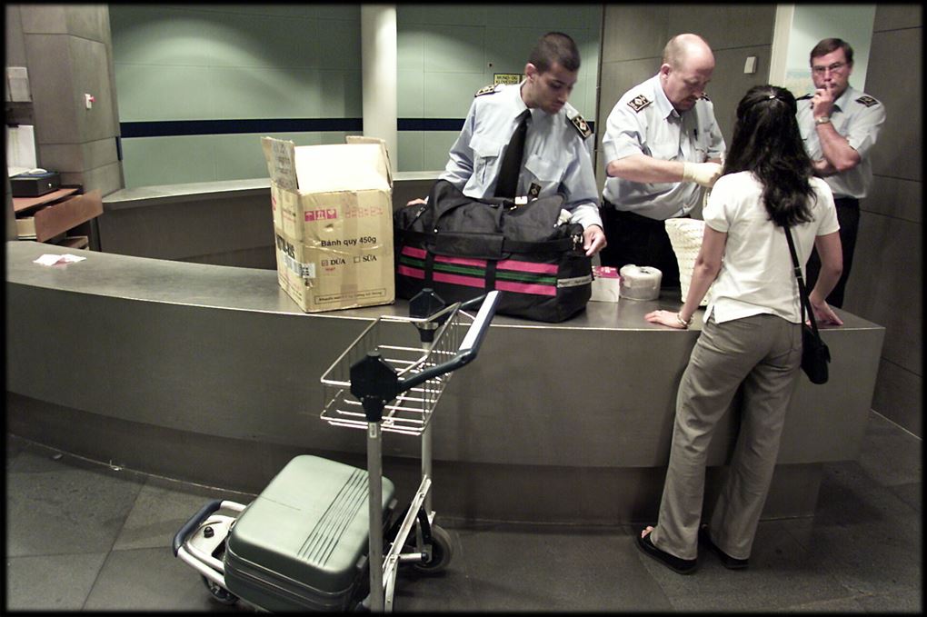 toldere ved en kuffert
