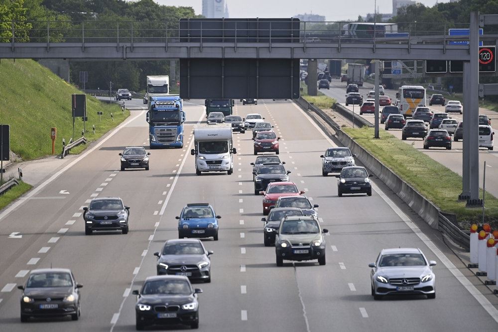 biler på motorvej