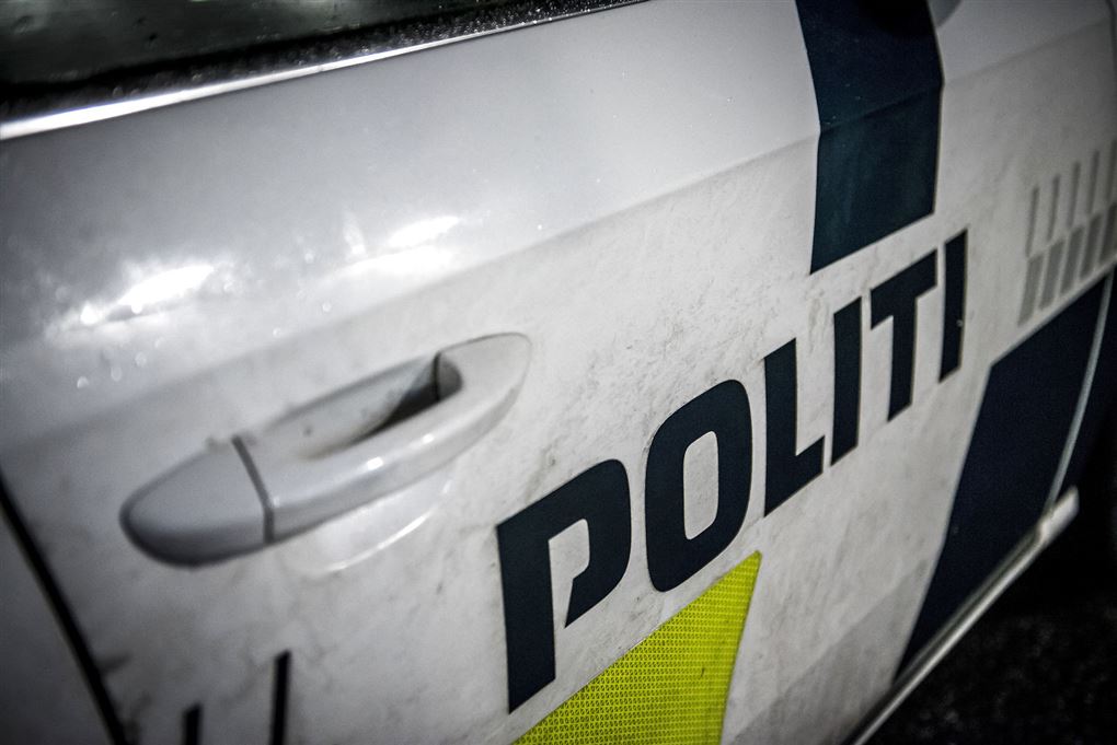politibil med påskriften politi