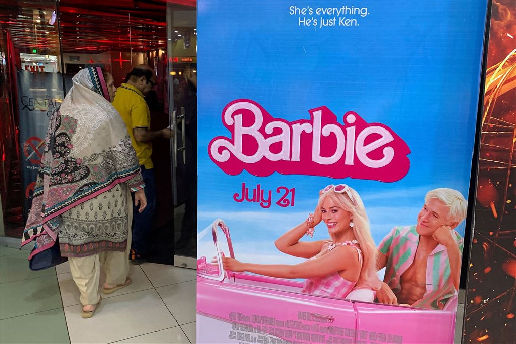 logo barbie