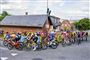 Cykelryttere runder et hjørne
