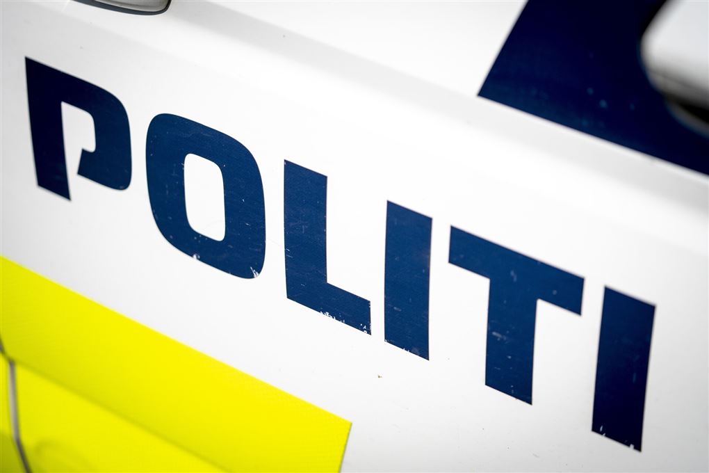 Side på politibil
