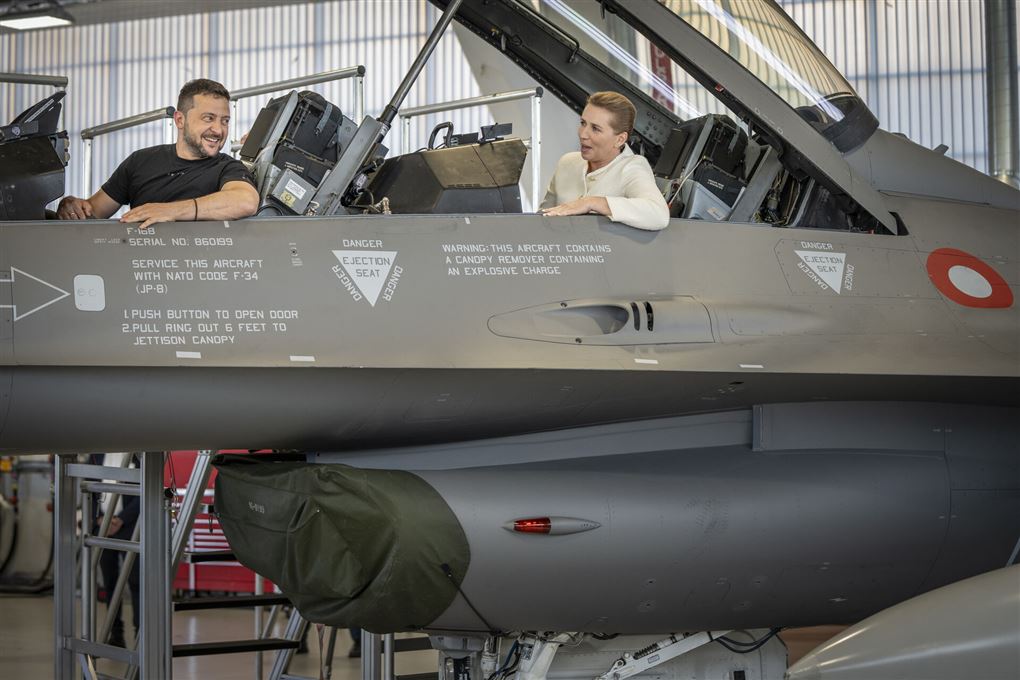 F-16 med to personer i