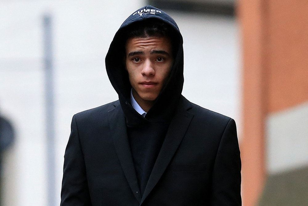 Mason Greenwood med hætte på
