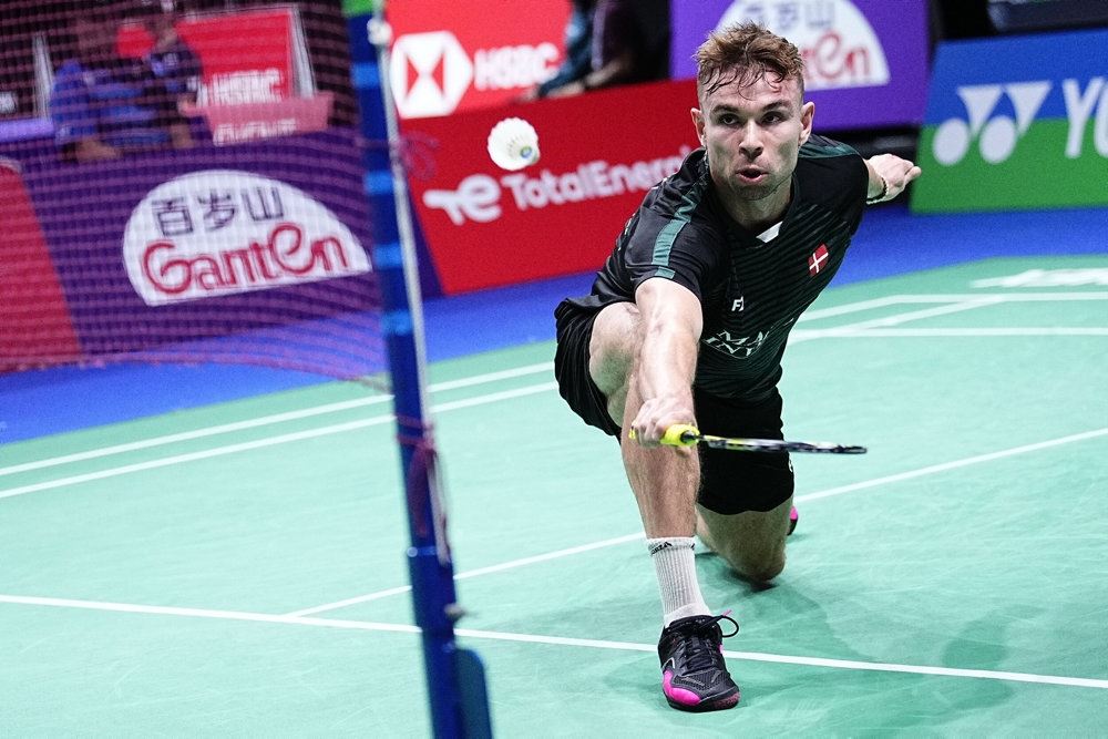 badmintonspiller i aktion