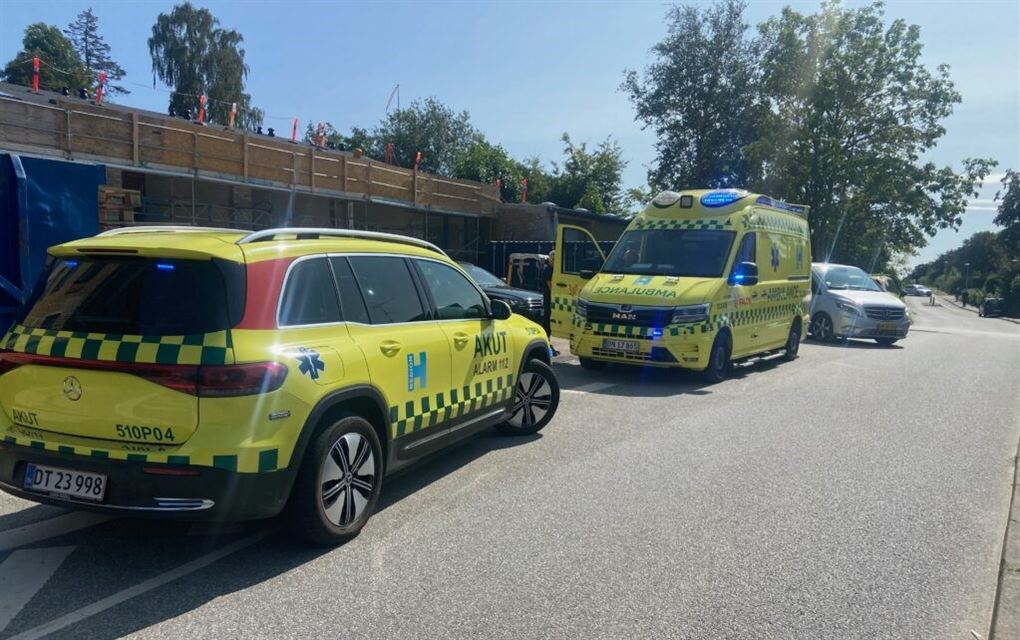 politi og ambulance på stedet