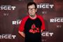 Lars von Trier på den røde løber i t-shirt