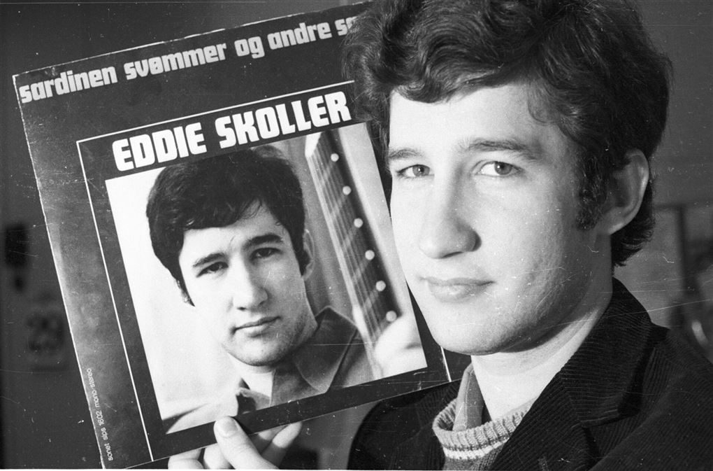 En ung Eddie Skoller posere med sit eget LP album