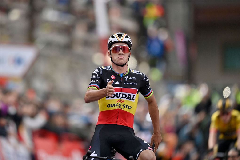 cykelrytter jubler 