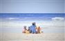 en familie på en strand
