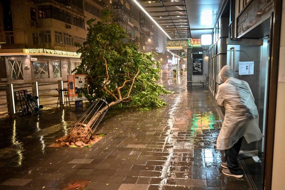 kaos i en gade i hongkong