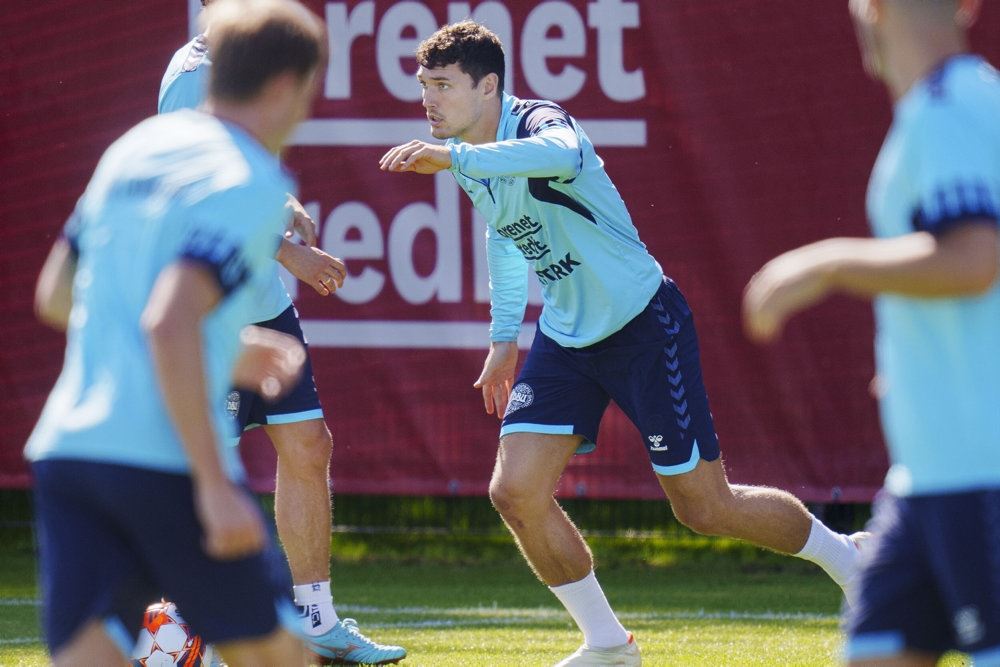 fodboldspillere i aktion 