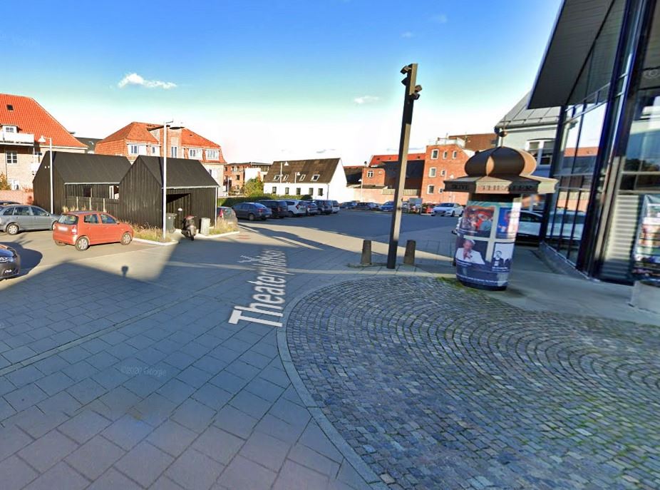 plads i by