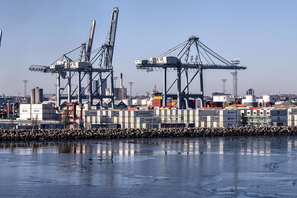 En havn med mange containere