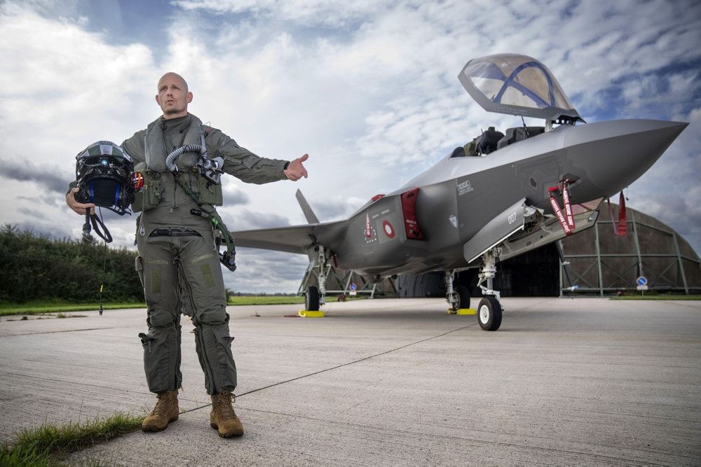en pilot ved et jagerfly