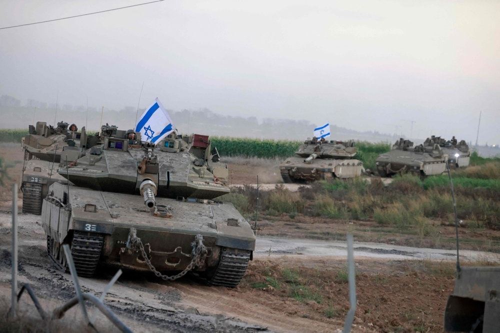 kampvogn med israelsk flag 