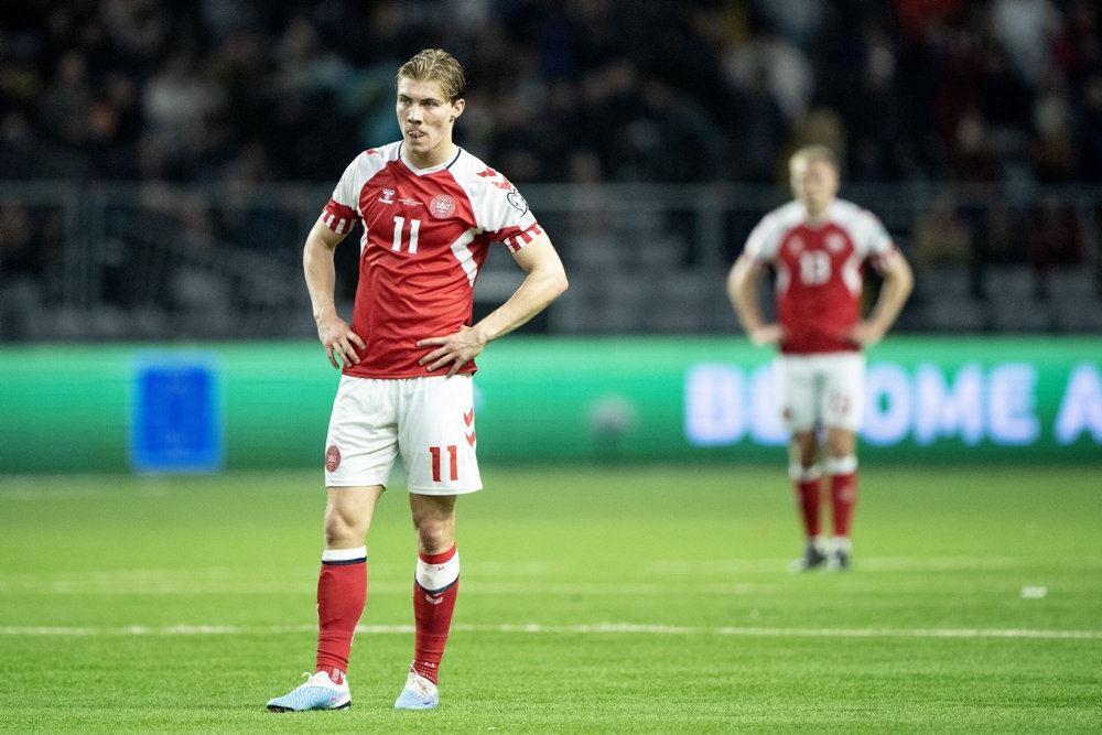 Fodboldspillere på en bane