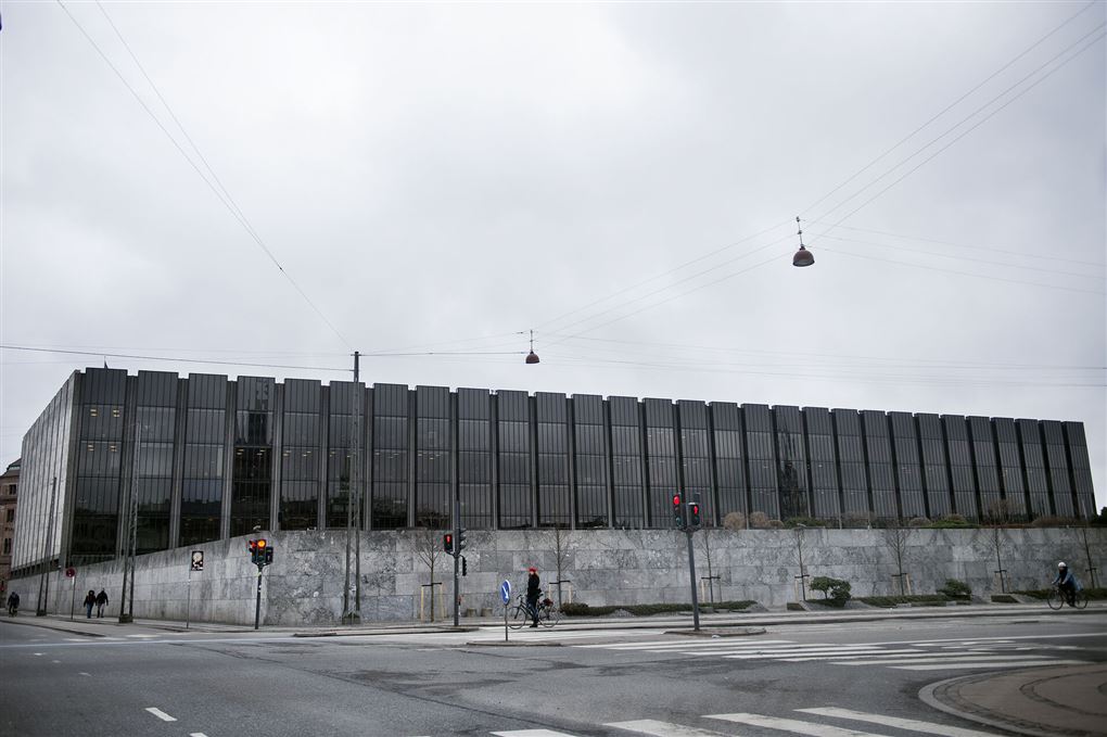 Nationalbanken ude fra.