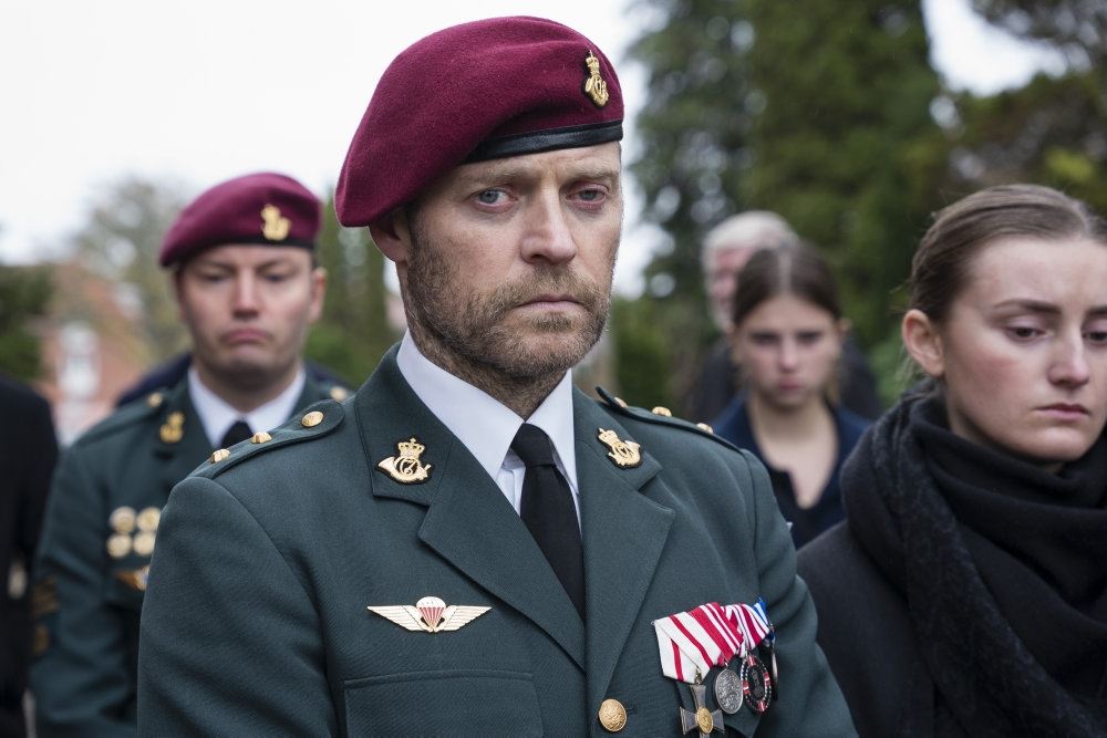 en mand med baret
