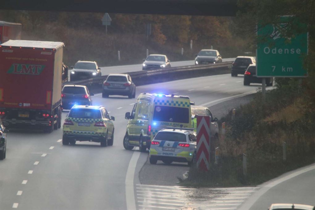 Politi-, brand- og redningsmandskab er på uheldsstedet