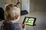 barn med iPad