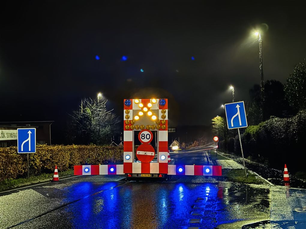 afspærring på vej