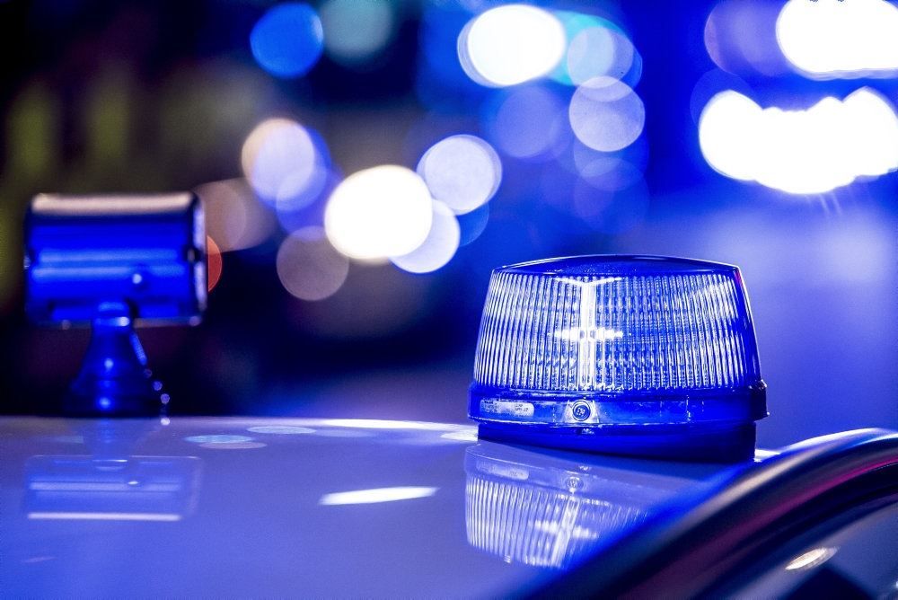 Blå blink på en politibil