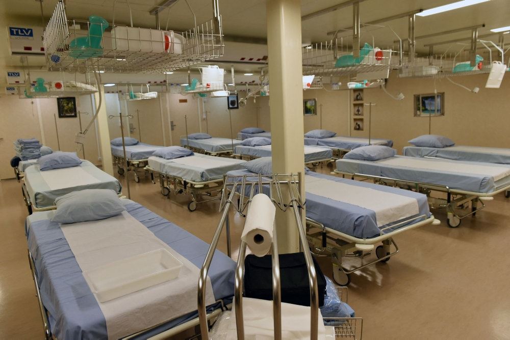 hospitalssenge på hangarskib