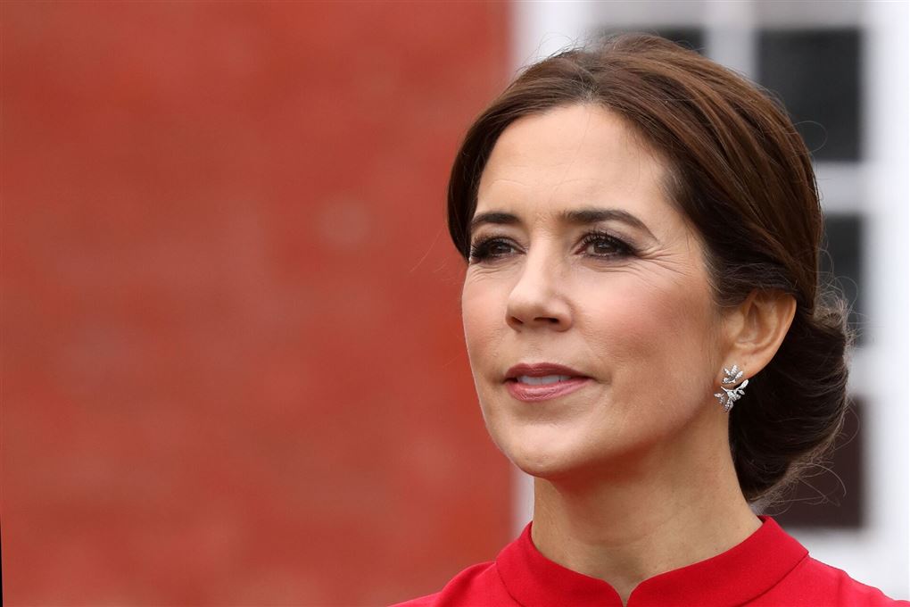 Kronprinsesse Mary i rødt