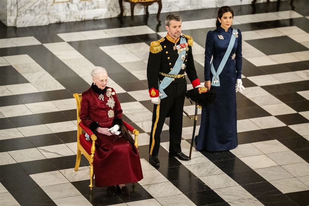 Kronprinsparret og dronningen ved nytårskur