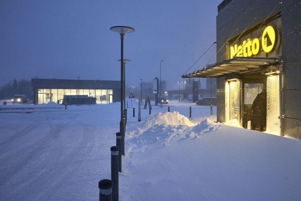 En Netto dækket af sne