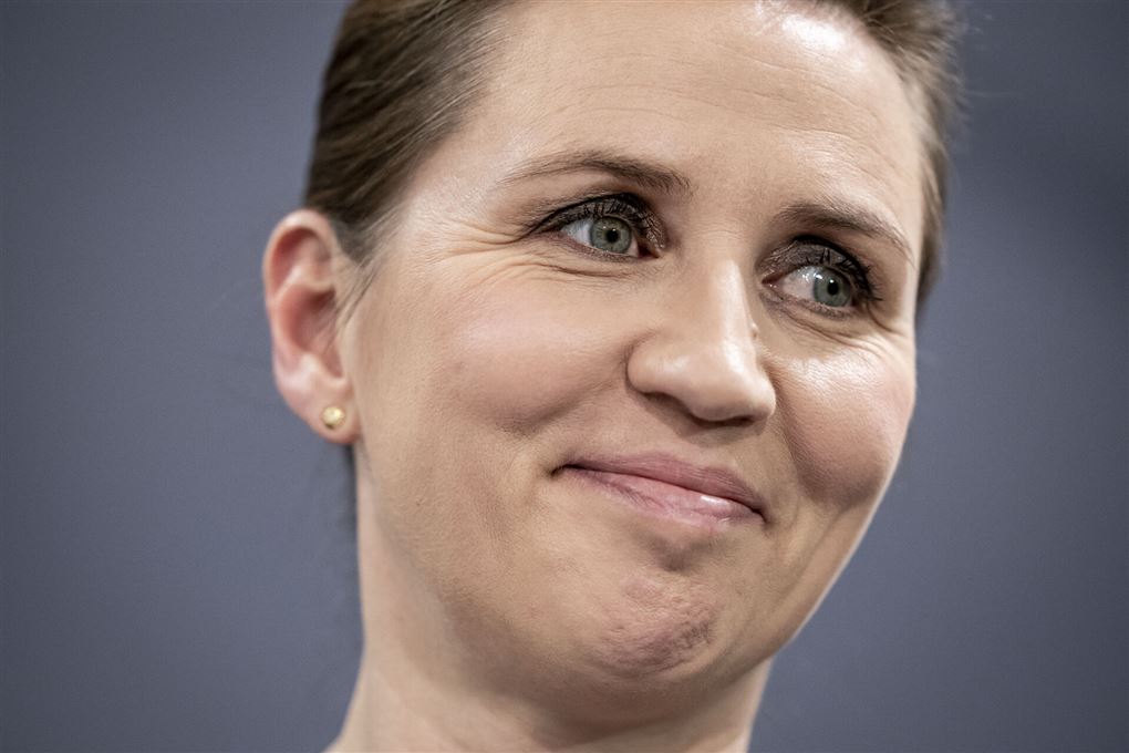 Mette Frederiksen smiler