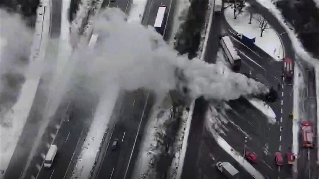 røg fra lastbil fotograferet fra luften