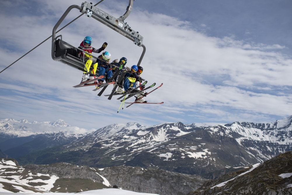 Folk i en skilift