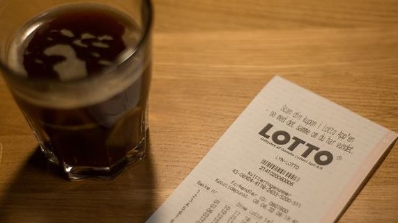 Lotto-kupon på bord