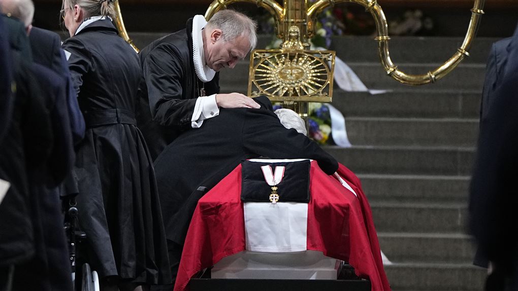 mennesker i kirke
