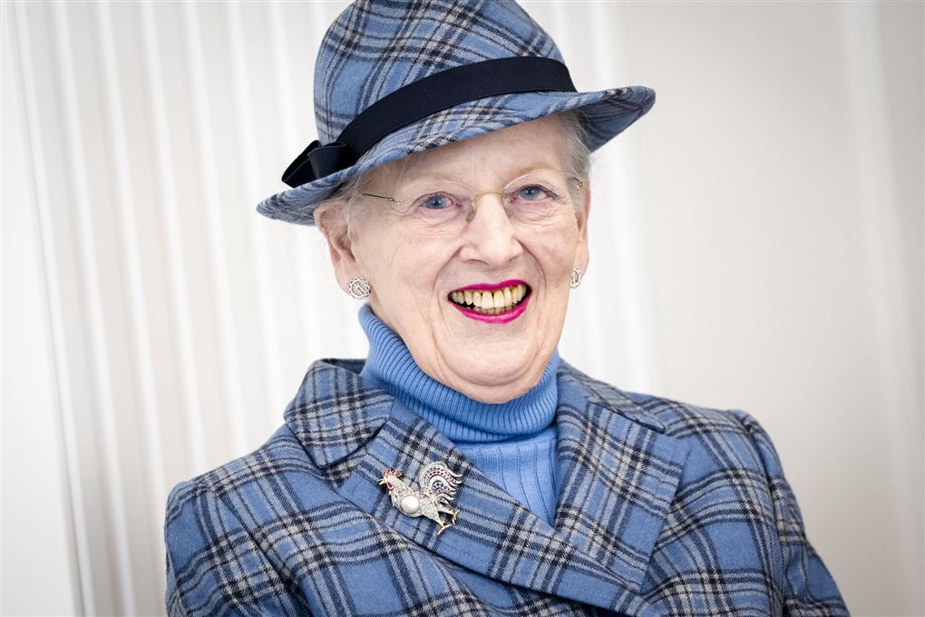 Dronning Margrethe med hat på.
