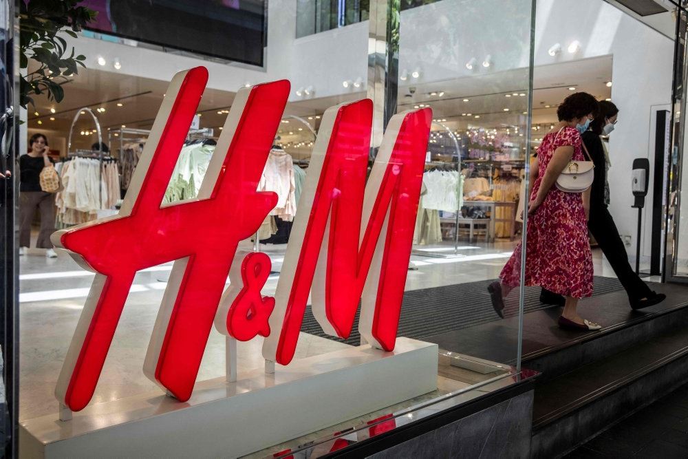 logo H & M