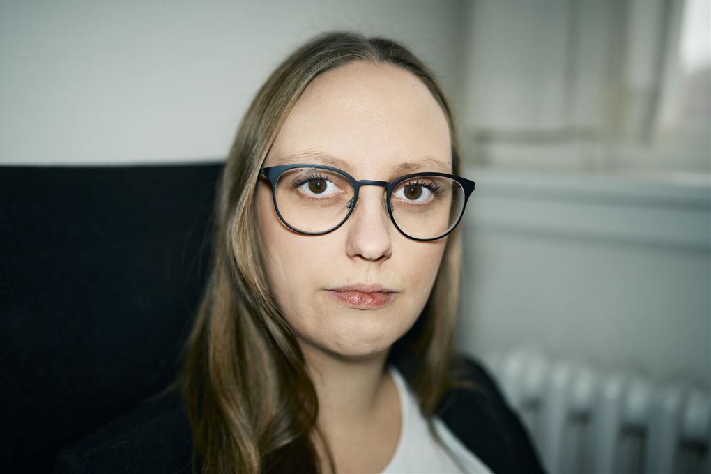 kvinde med briller