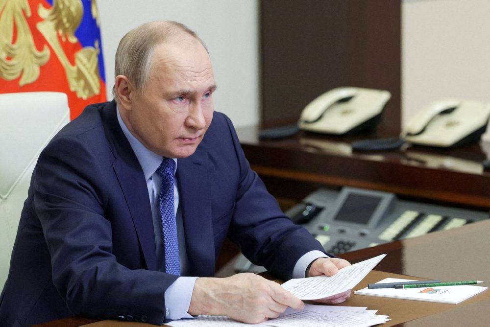 Putin ved skrivebord
