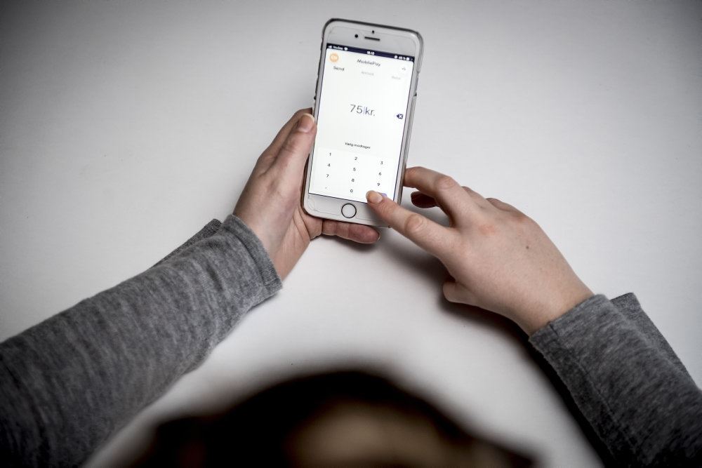 person med mobiltelefon